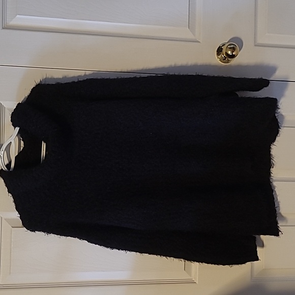 Soft Kenneth Cole Sweater - Picture 1 of 4